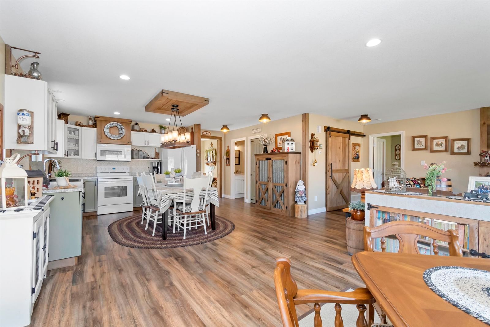 Listing Image 9