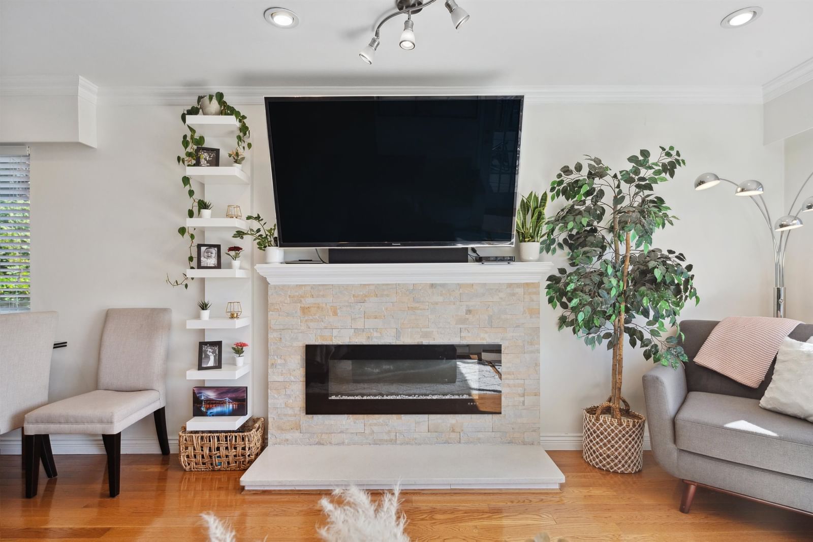 Listing Image 12