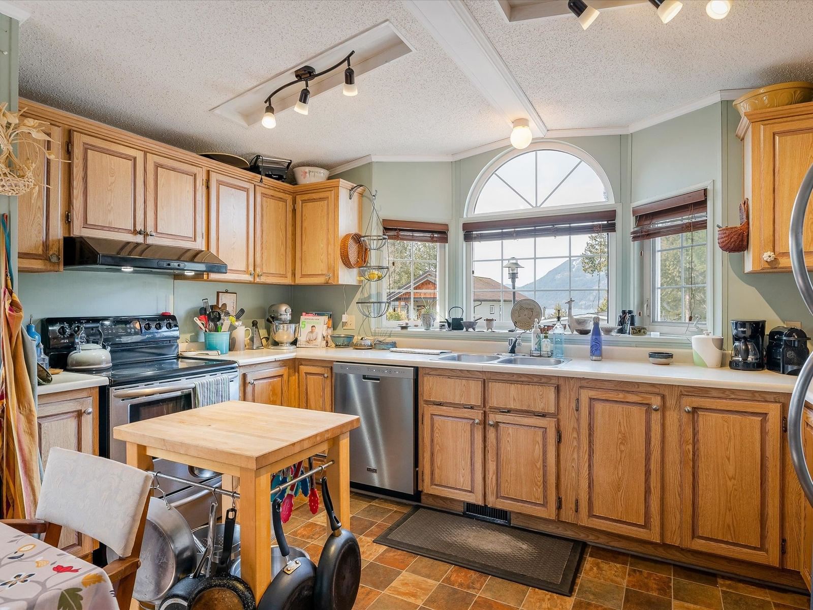 Listing Image 5