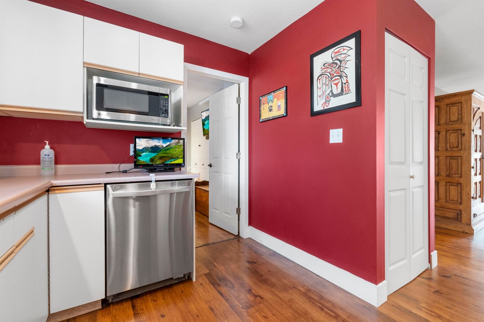 Listing Image 8