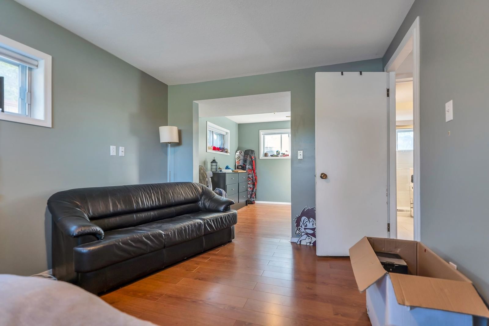 Listing Image 11