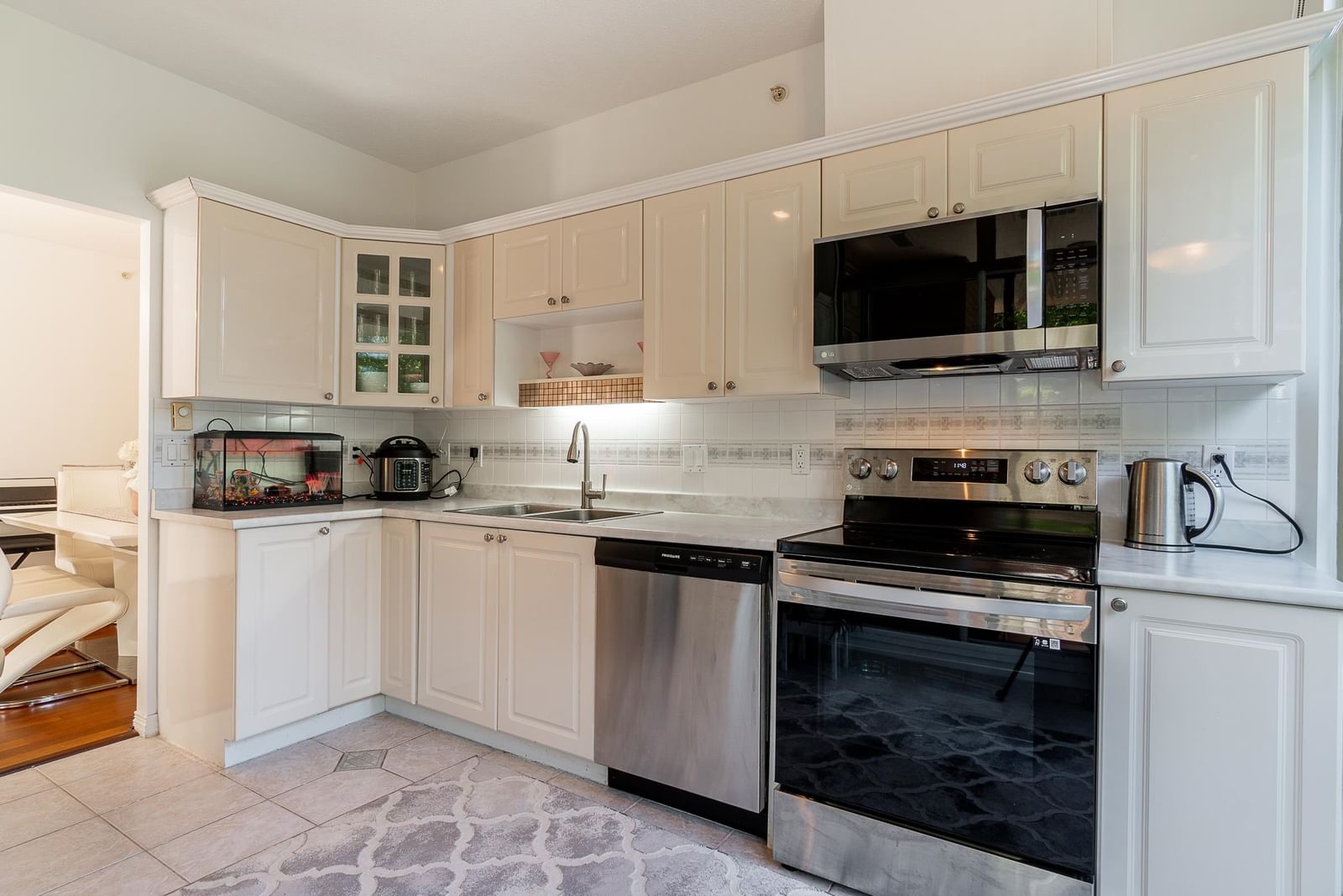 Listing Image 10