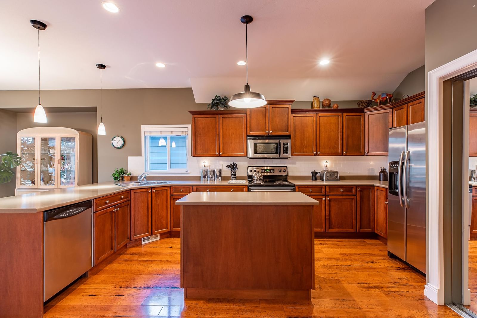 Listing Image 10