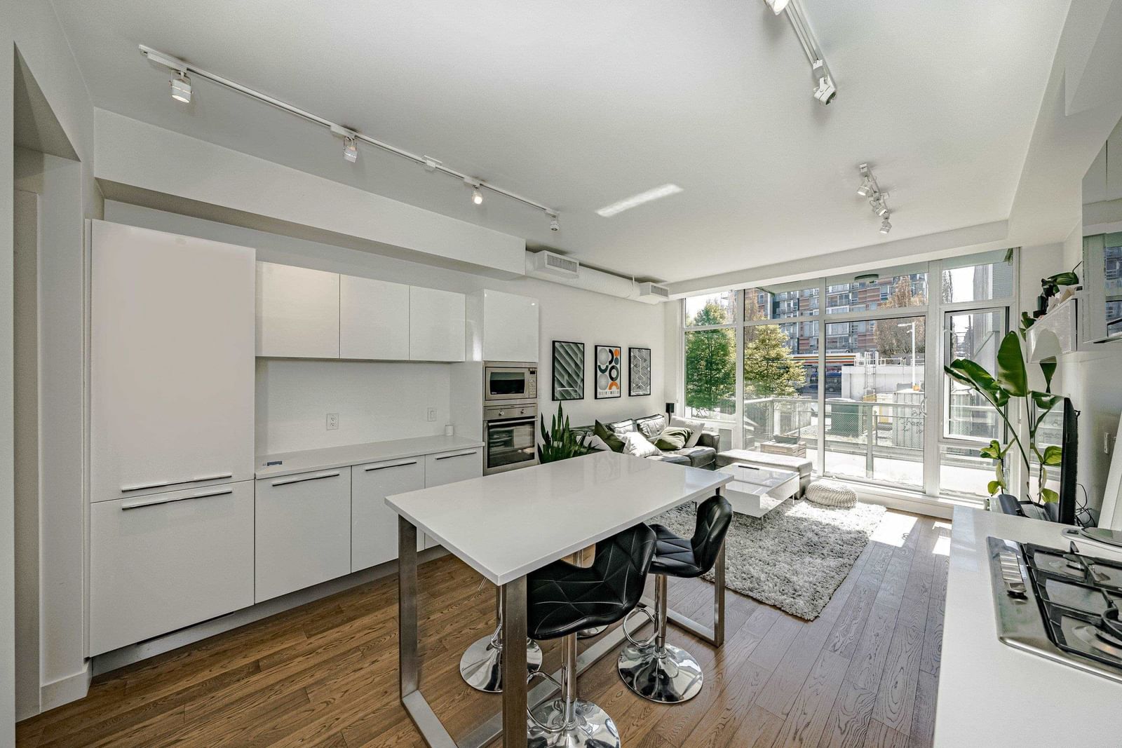 Listing Image 5