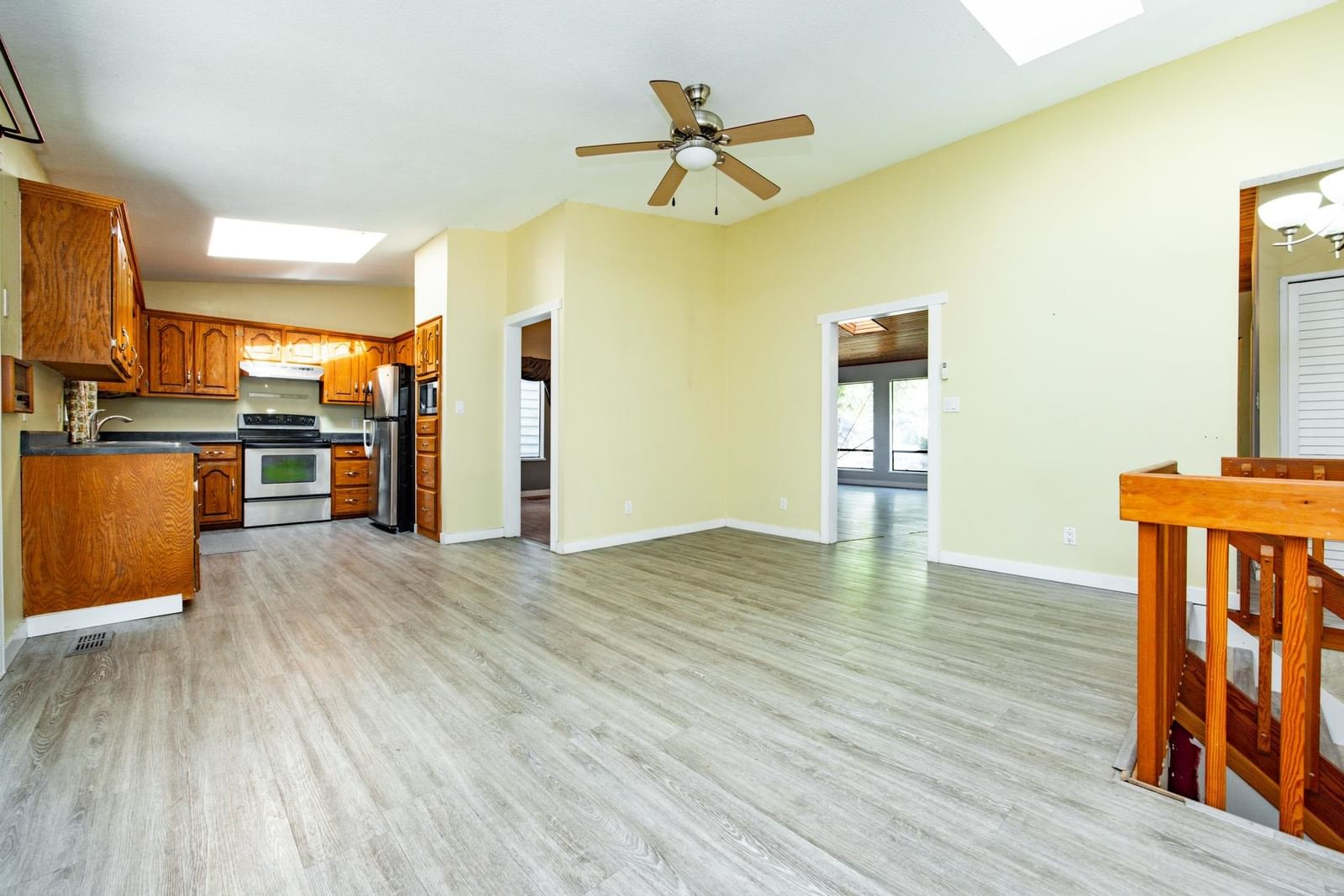 Listing Image 12