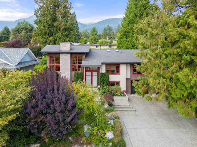 690 St. Ives Crescent