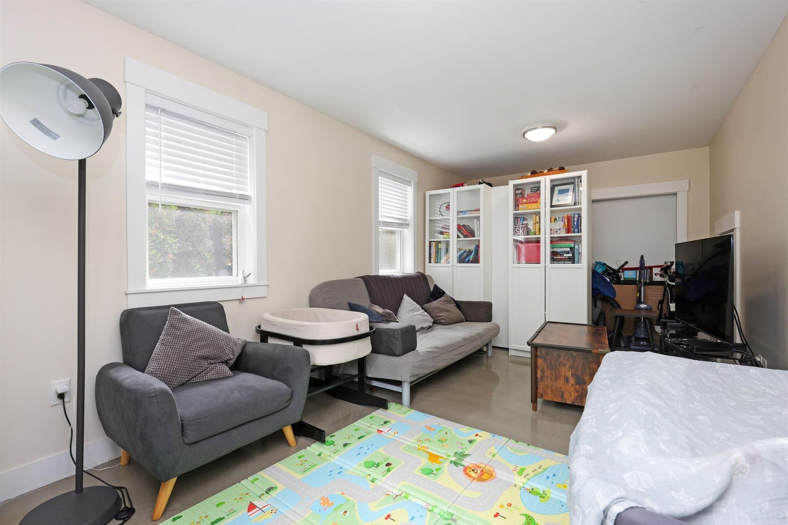 Listing Image 10