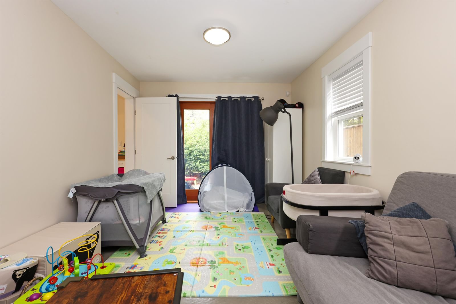 Listing Image 11