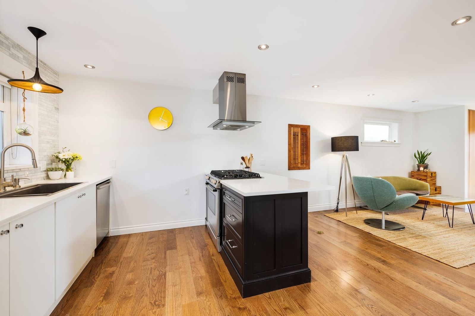 Listing Image 12