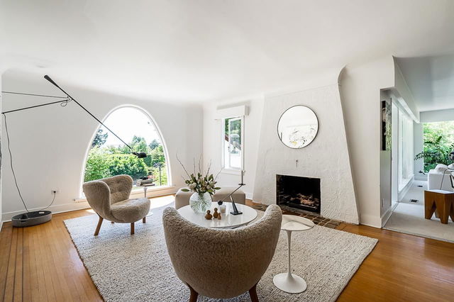 2859 Bellevue Avenue