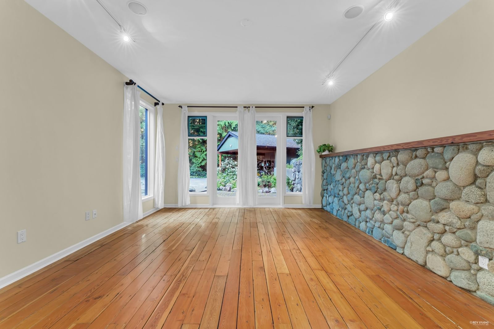 Listing Image 36