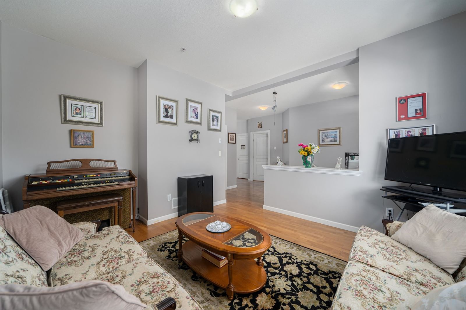 Listing Image 4