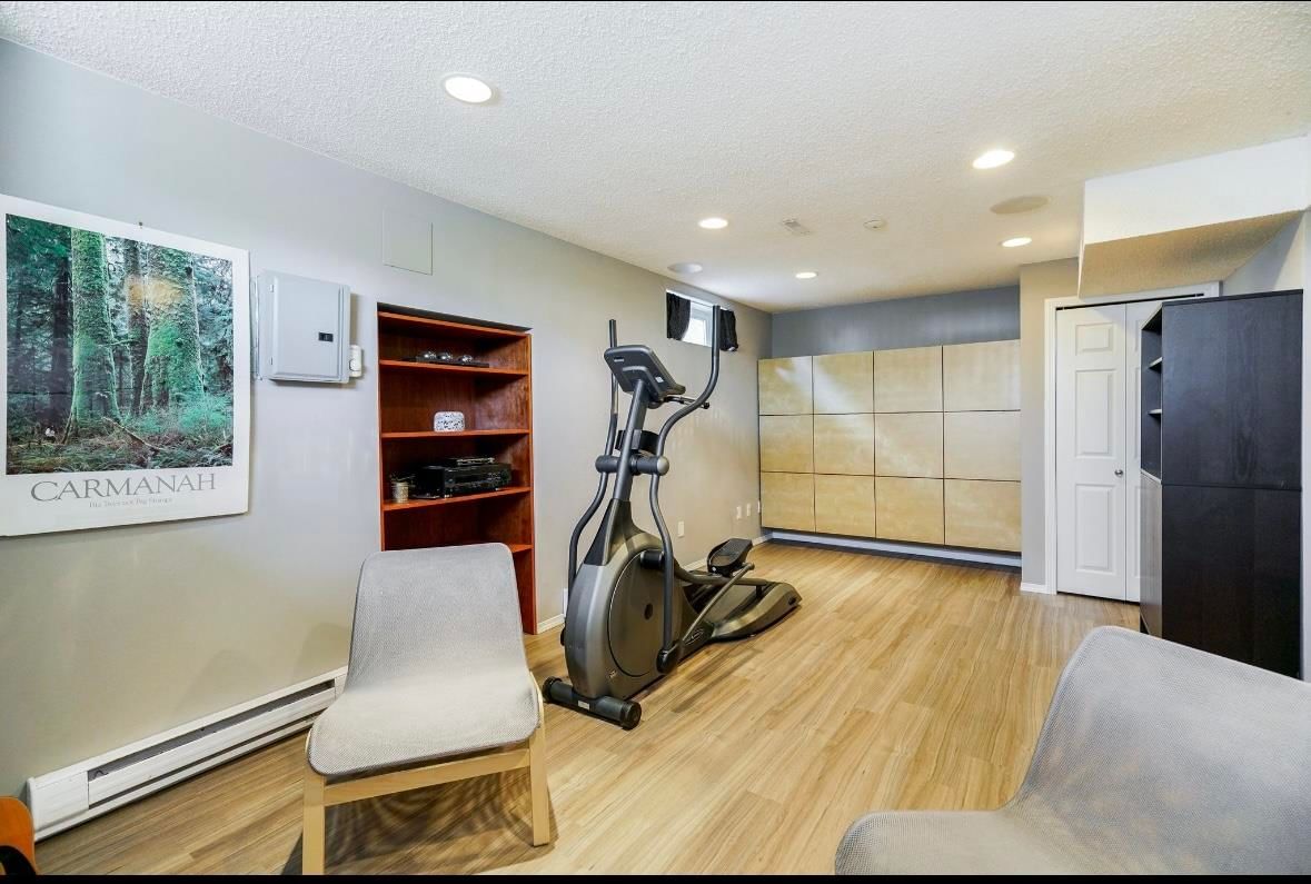 Listing Image 12