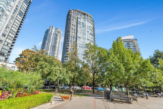 1502 - 455 Beach Crescent