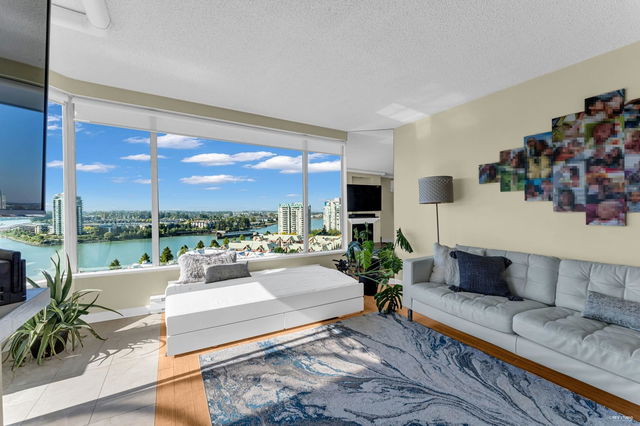 1704 - 1065 Quayside Drive