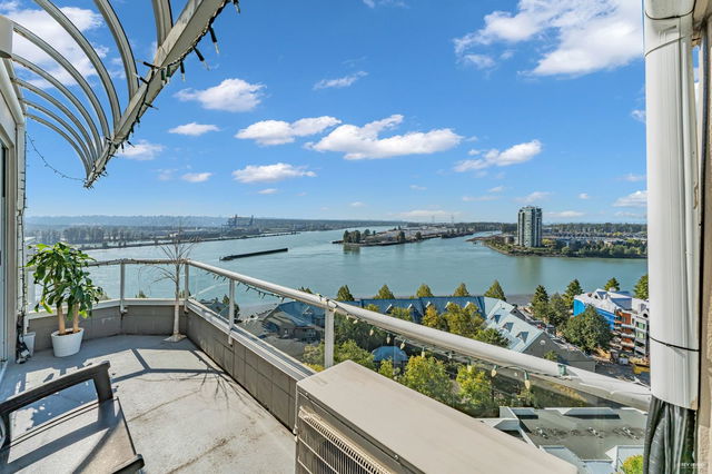 1704 - 1065 Quayside Drive