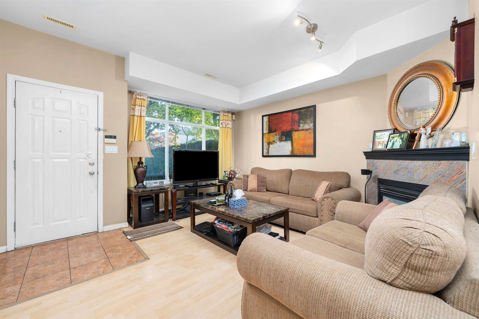 Listing Image 4