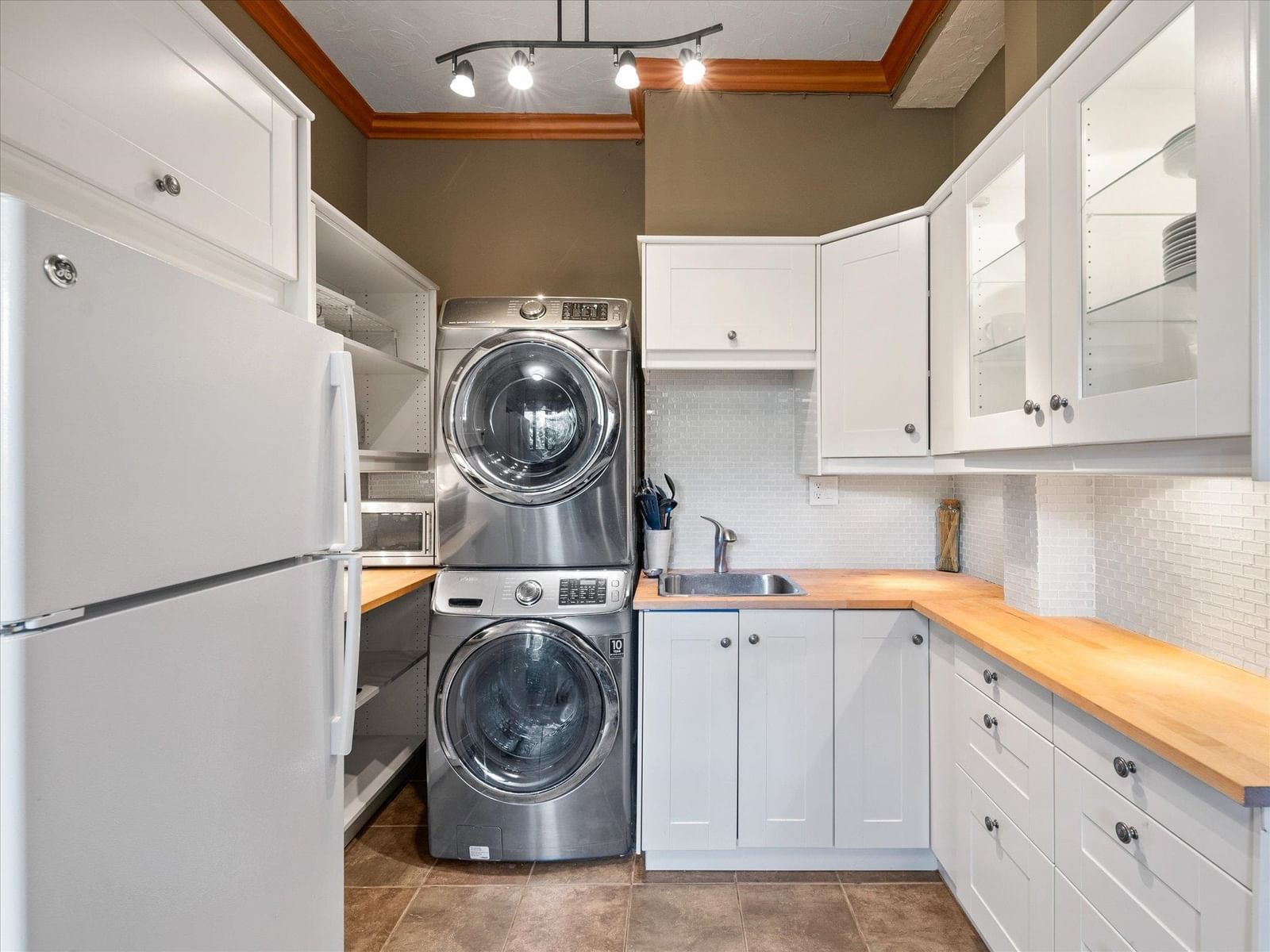 Listing Image 19
