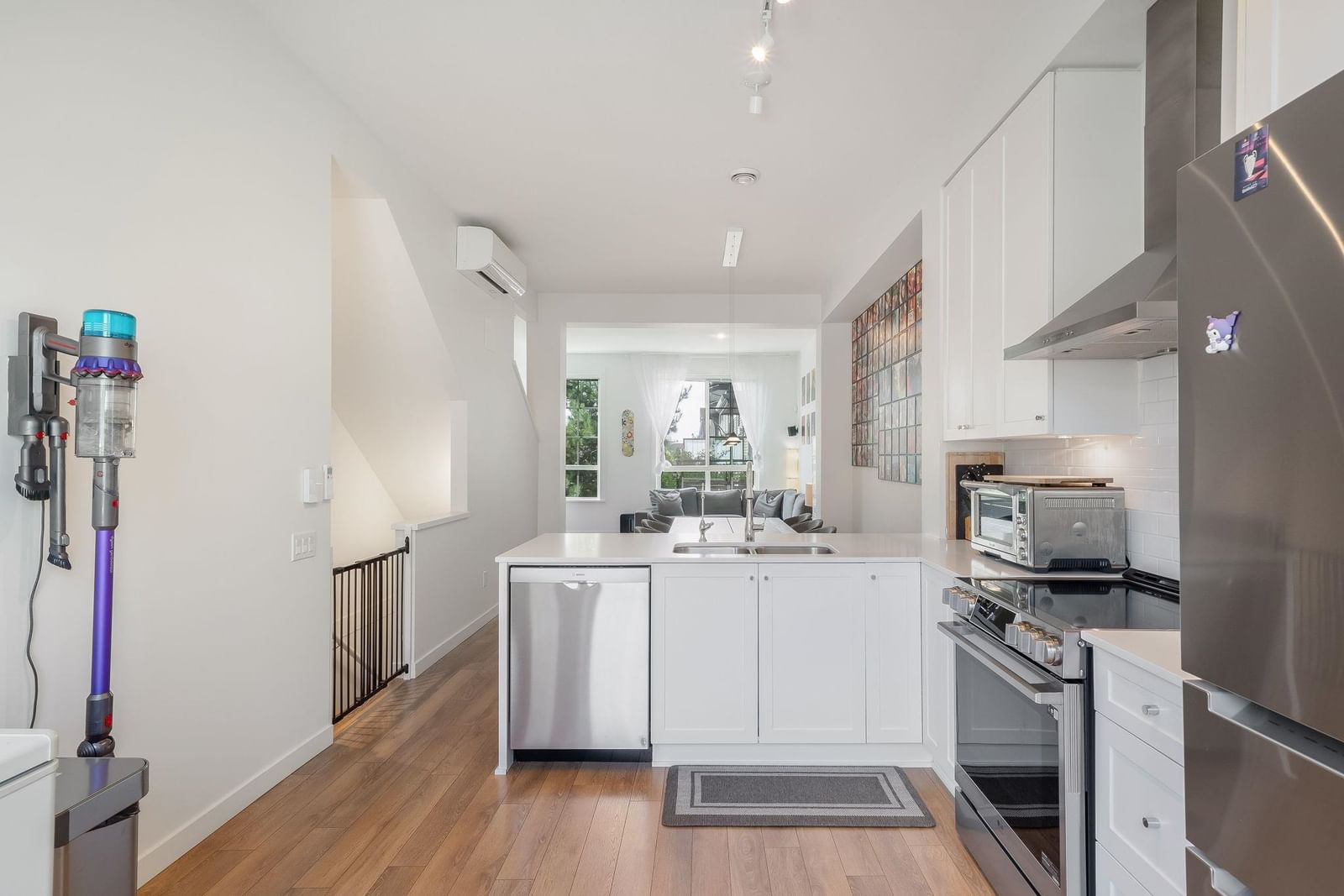 Listing Image 12