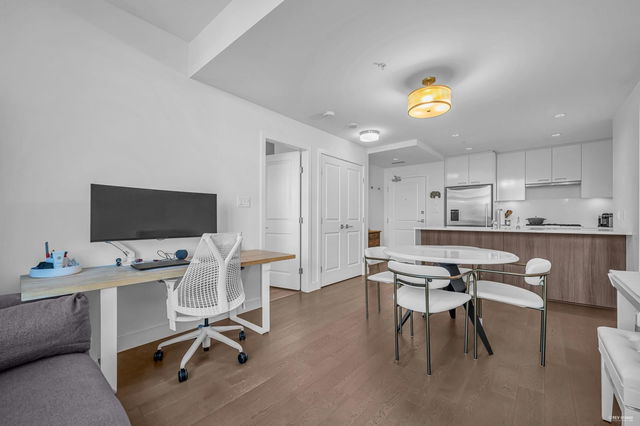 305 - 6383 Cambie Street