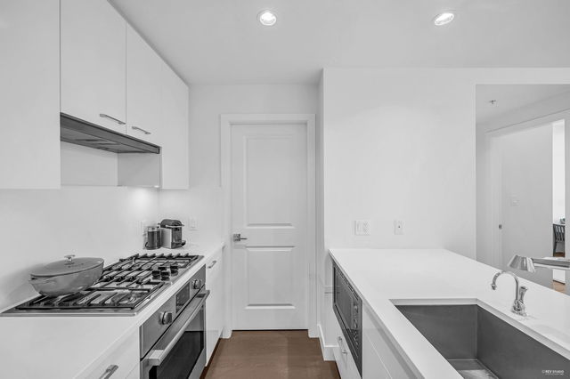305 - 6383 Cambie Street