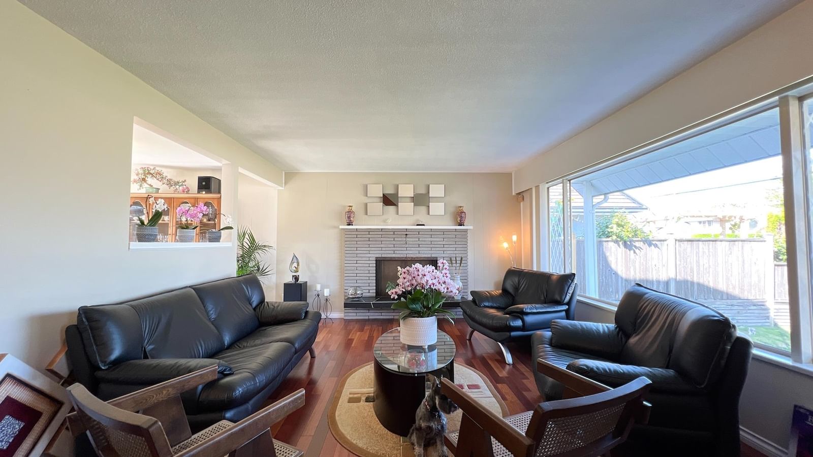 Listing Image 4