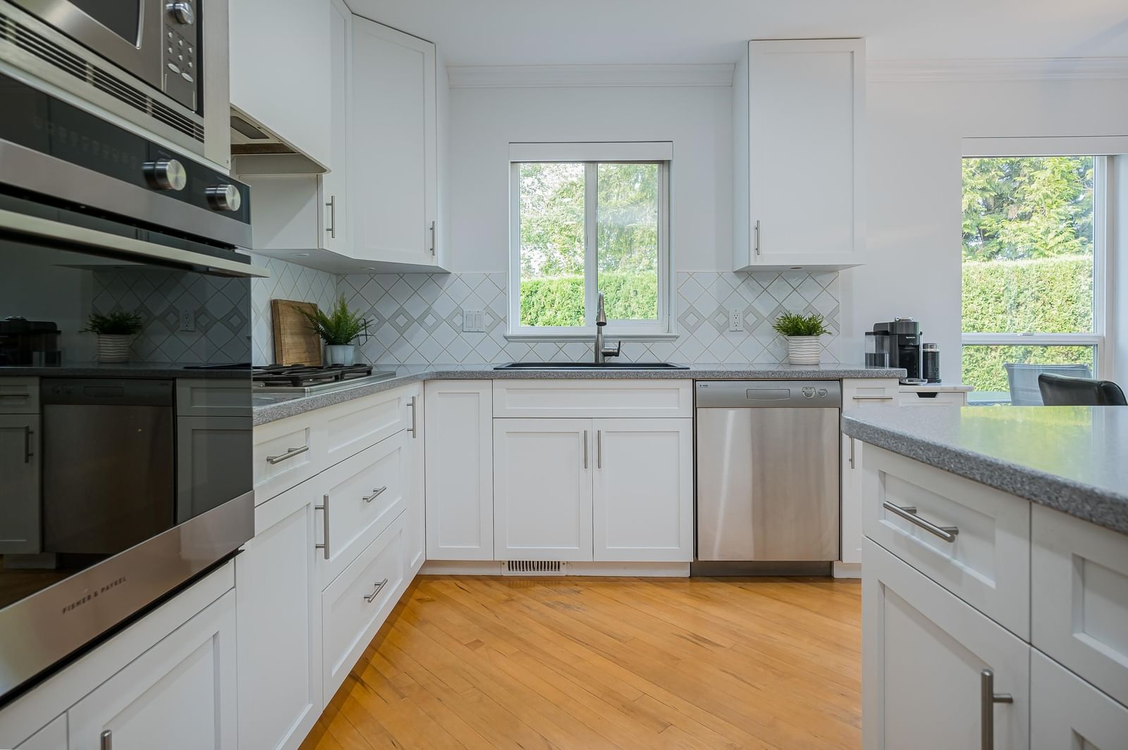 Listing Image 9