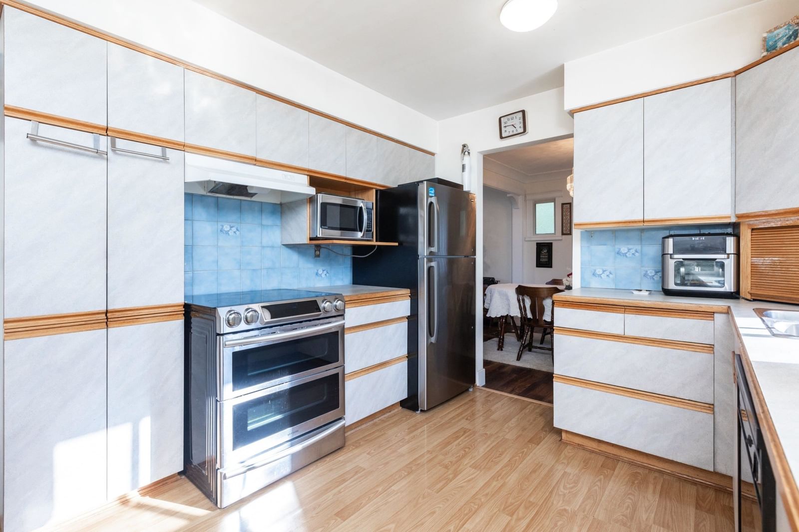 Listing Image 12