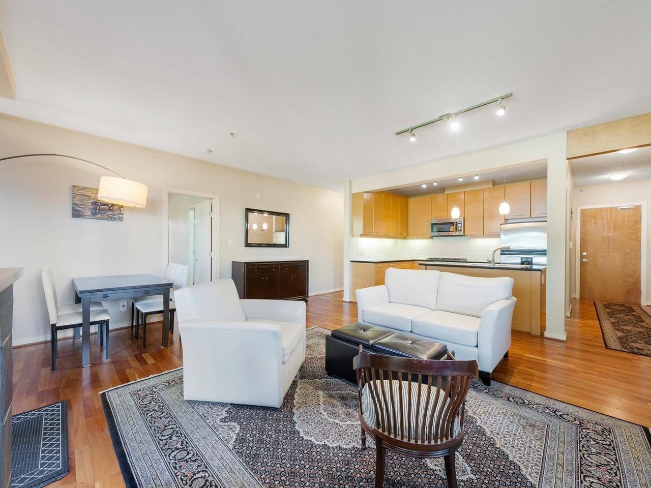 Listing Image 8