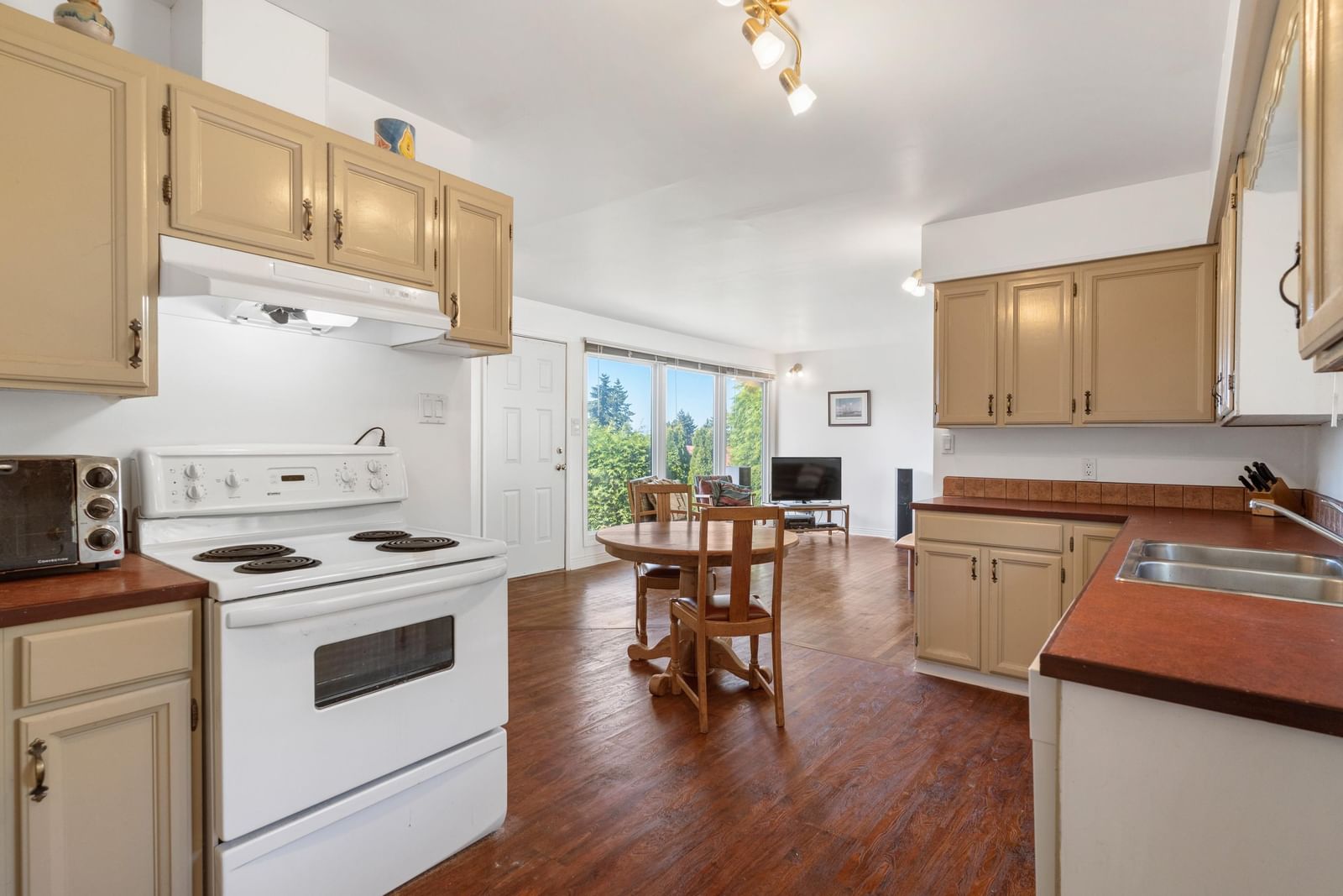 Listing Image 10