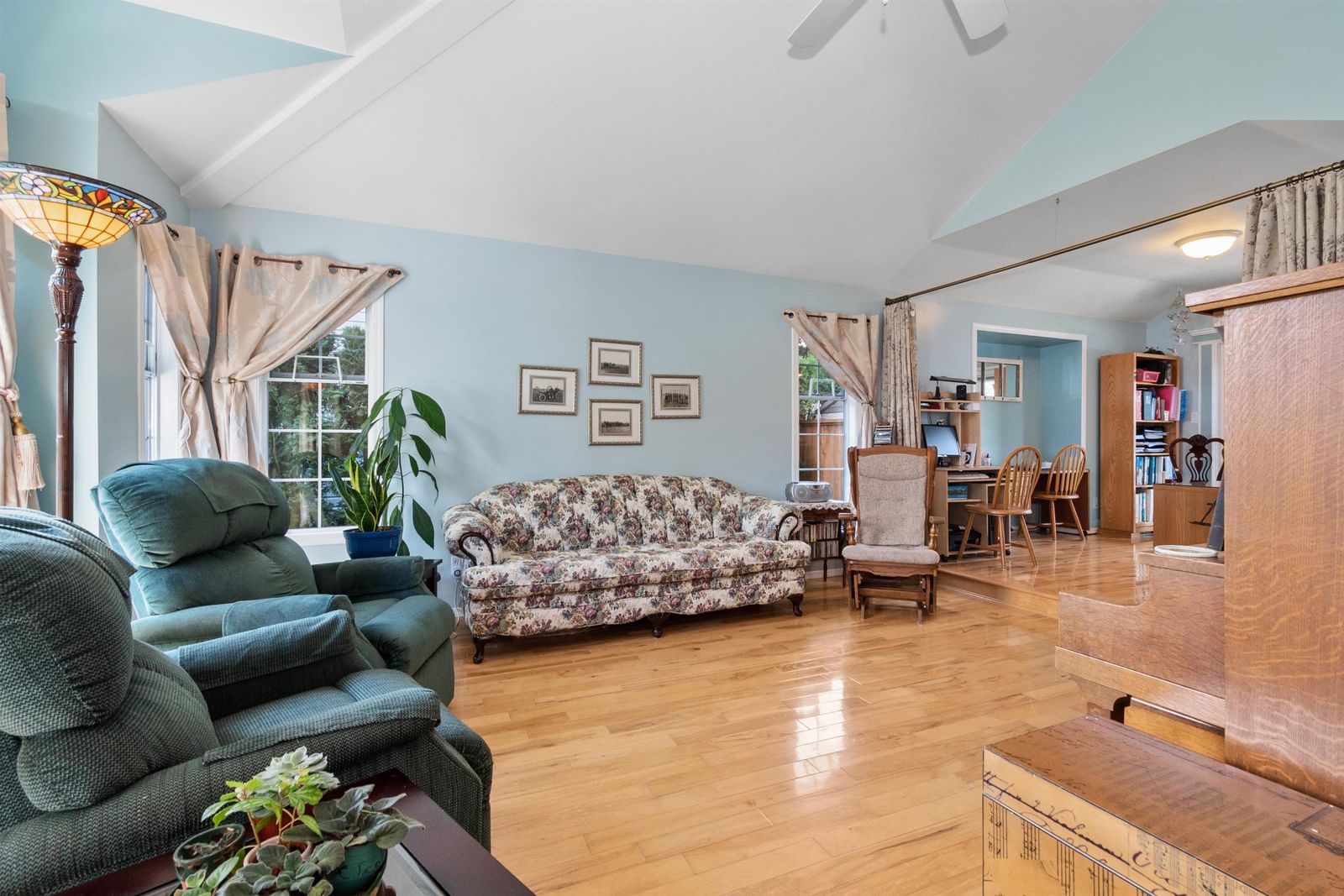 Listing Image 5