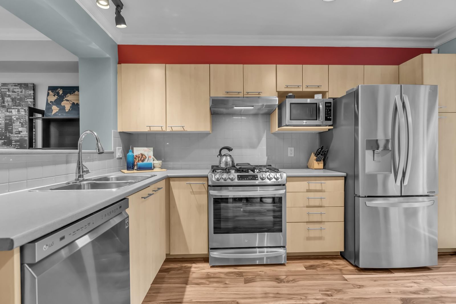 Listing Image 10