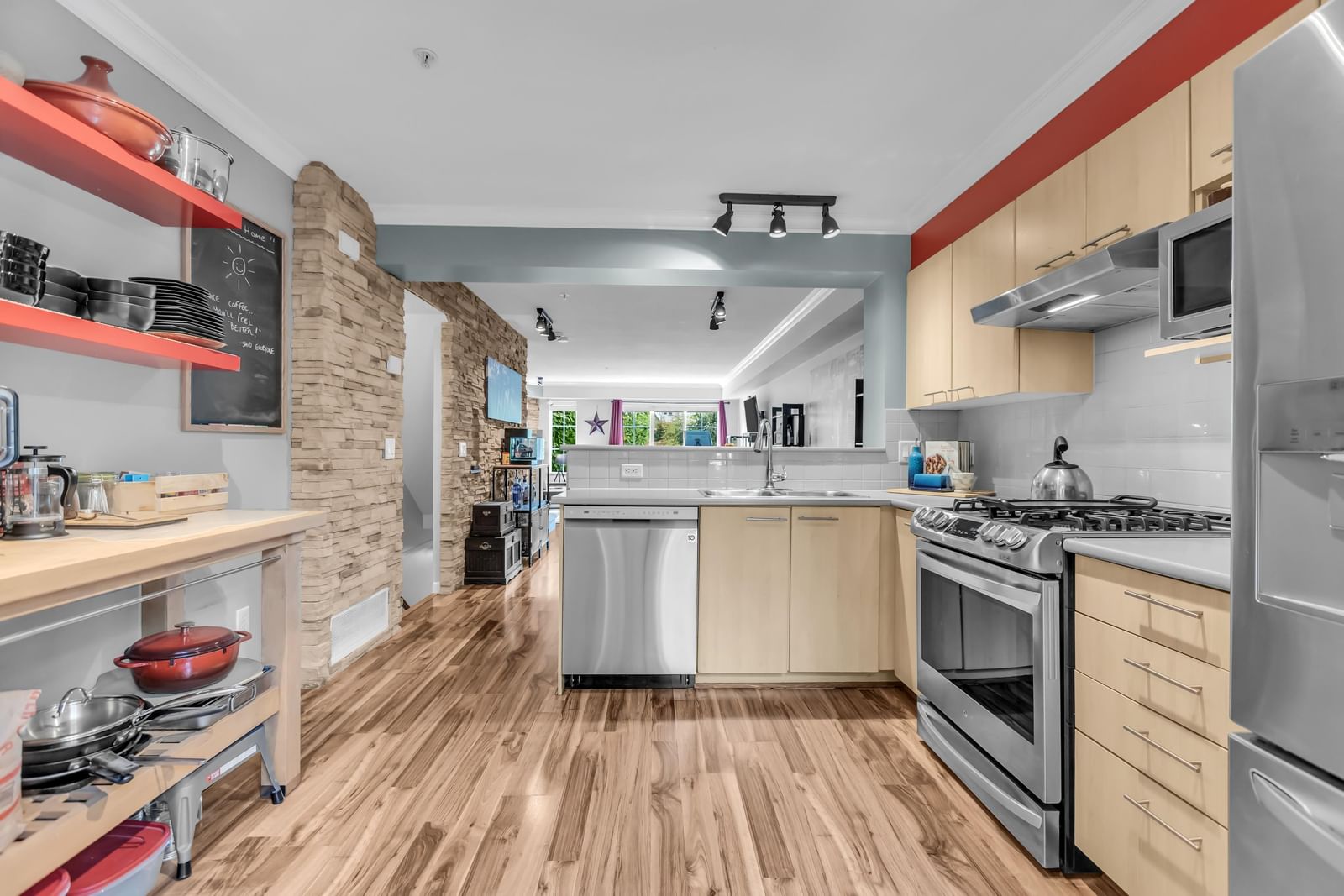 Listing Image 11