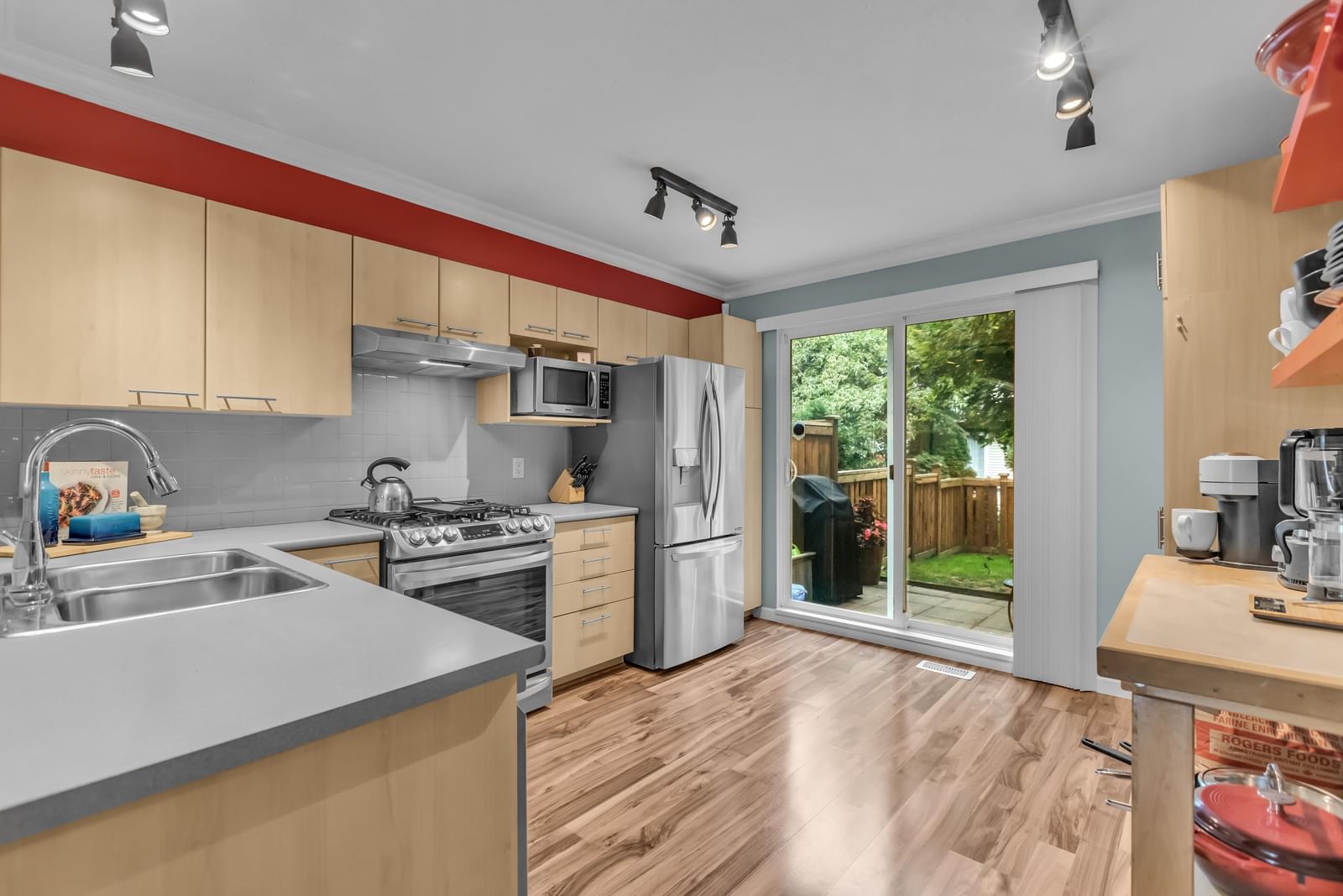 Listing Image 12