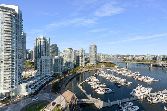 1906 - 1228 Marinaside Crescent