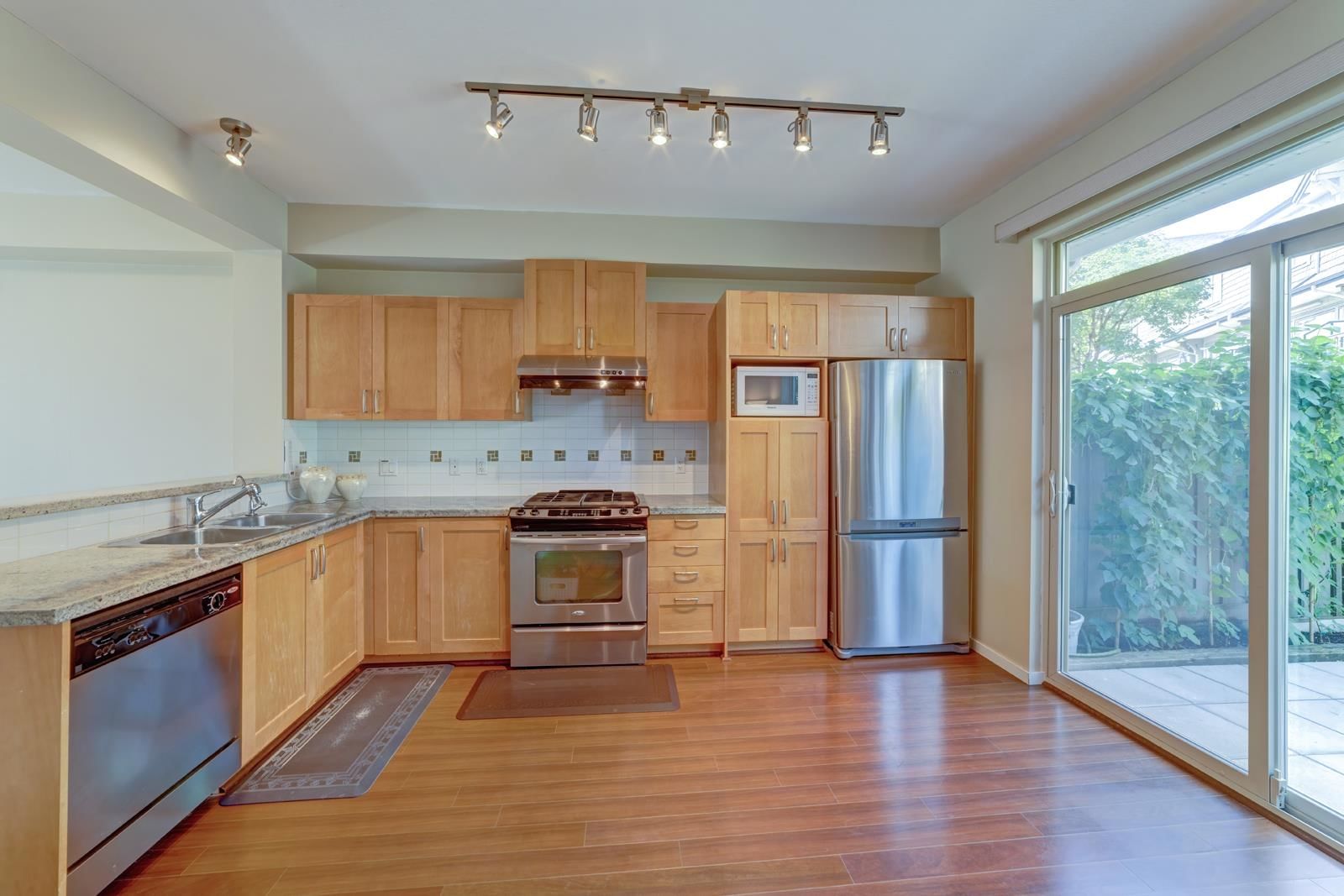 Listing Image 8