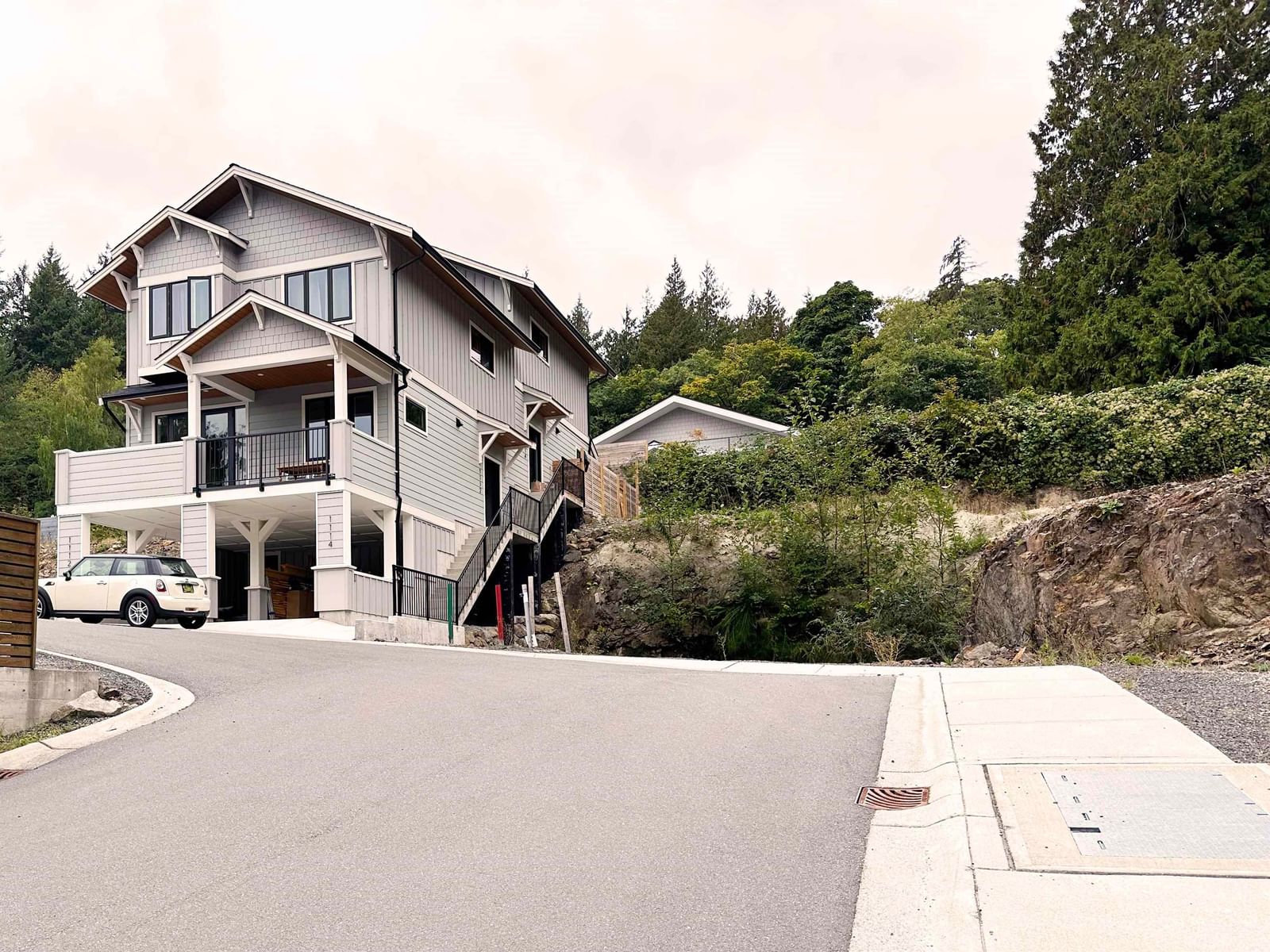 Listing Image 8