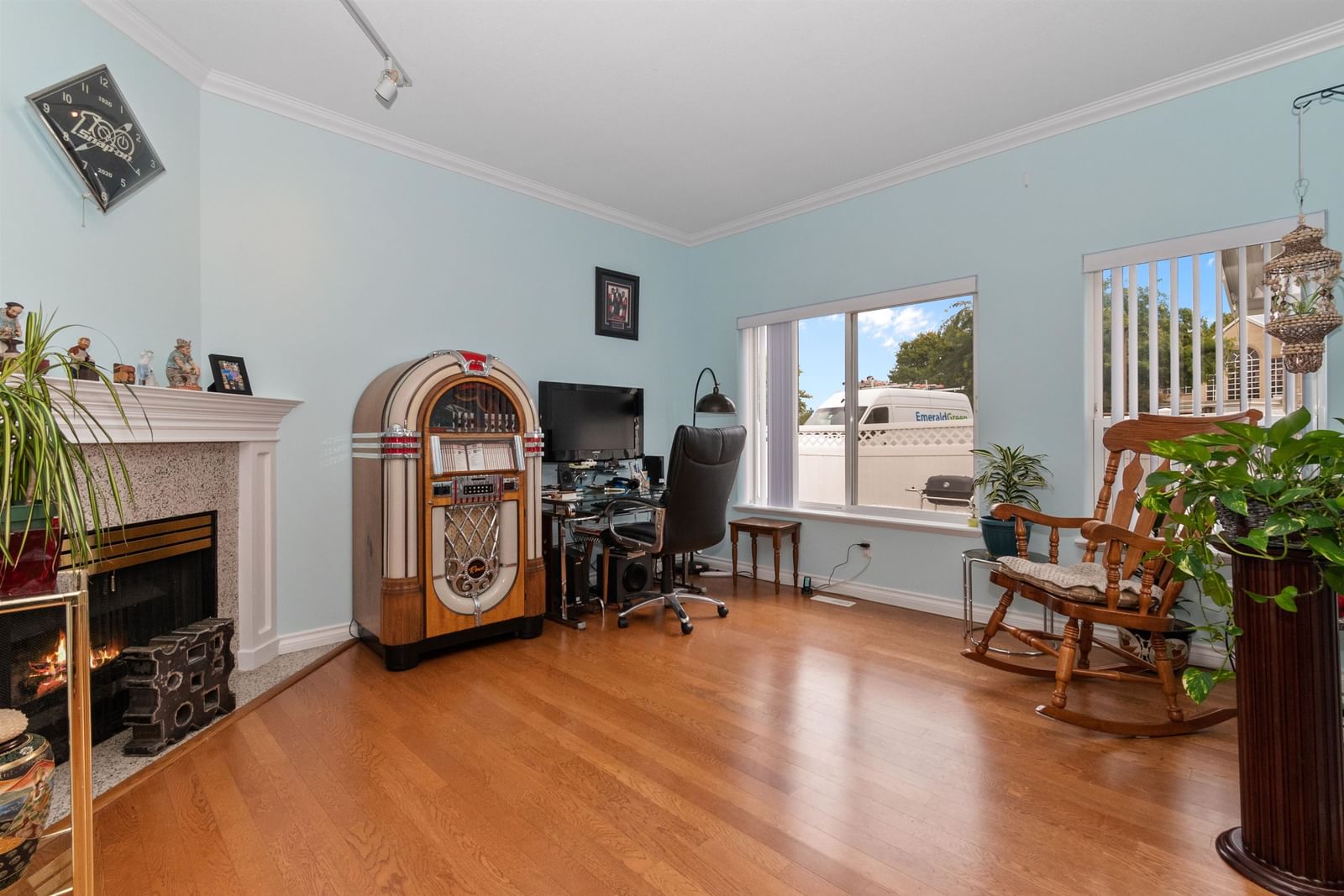 Listing Image 12