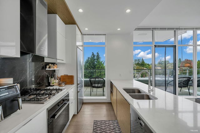 501 - 6733 Cambie Street