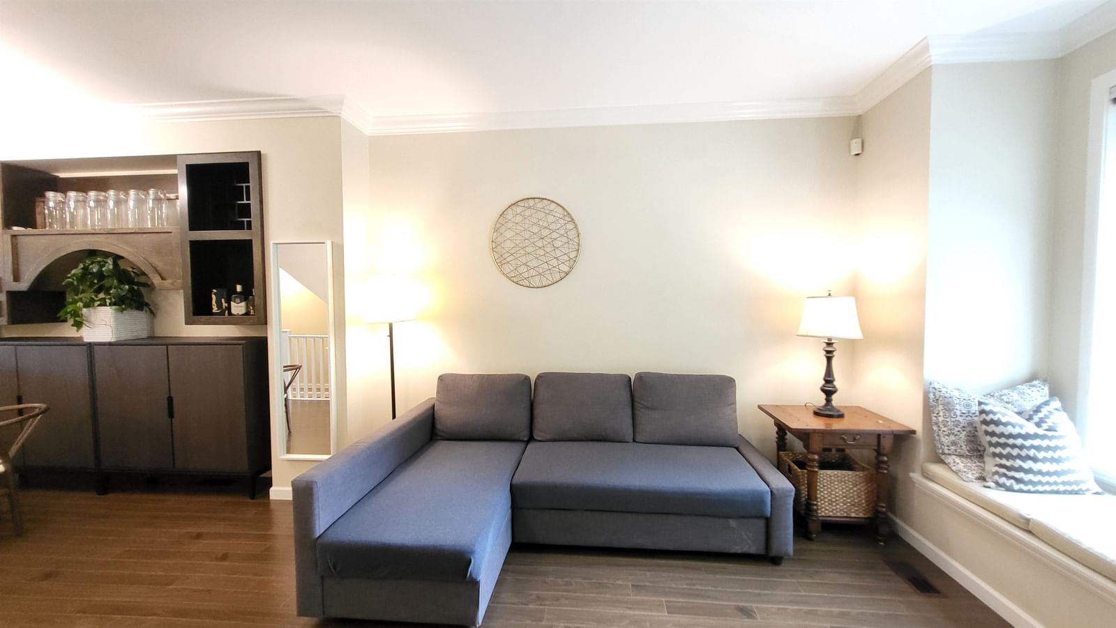 Listing Image 5