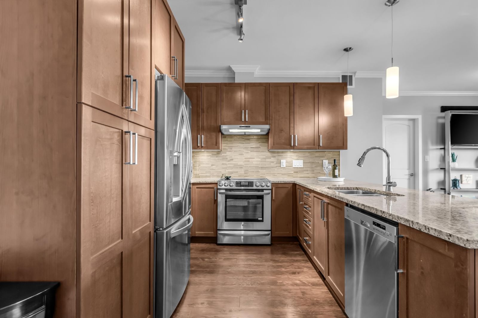 Listing Image 6