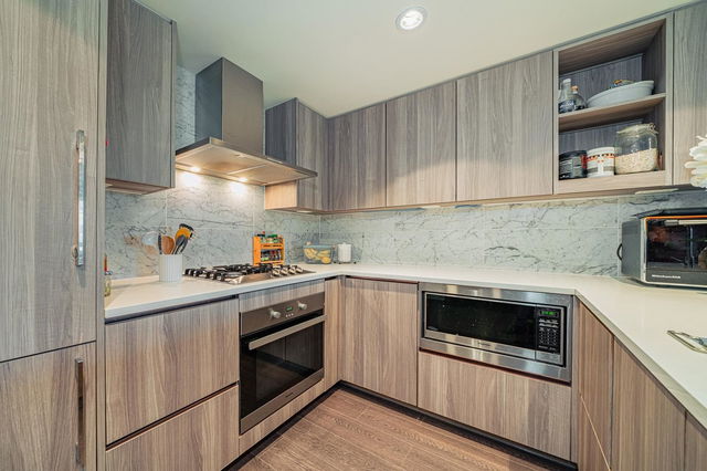 609 - 433 Marine Drive