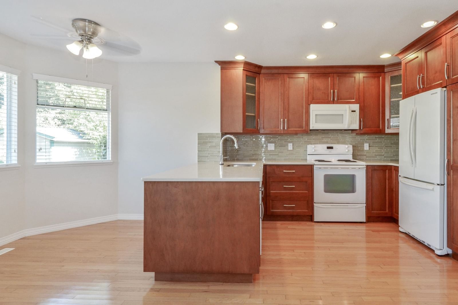 Listing Image 16