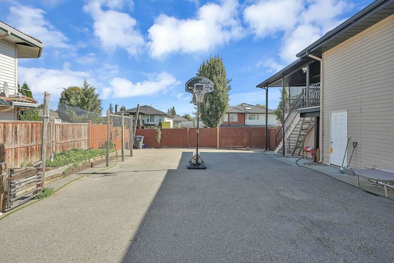 Listing Image 6