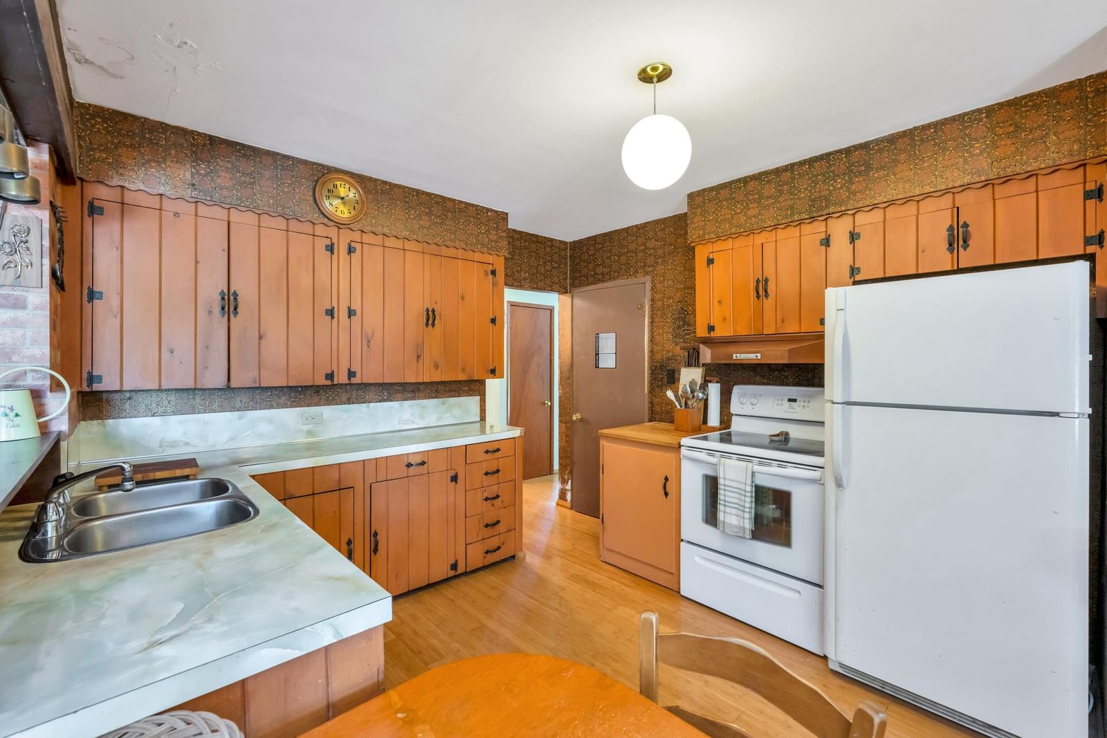 Listing Image 6
