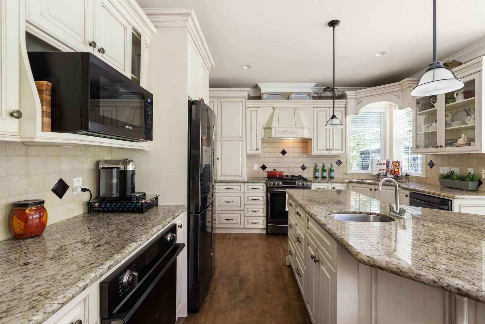 Listing Image 15