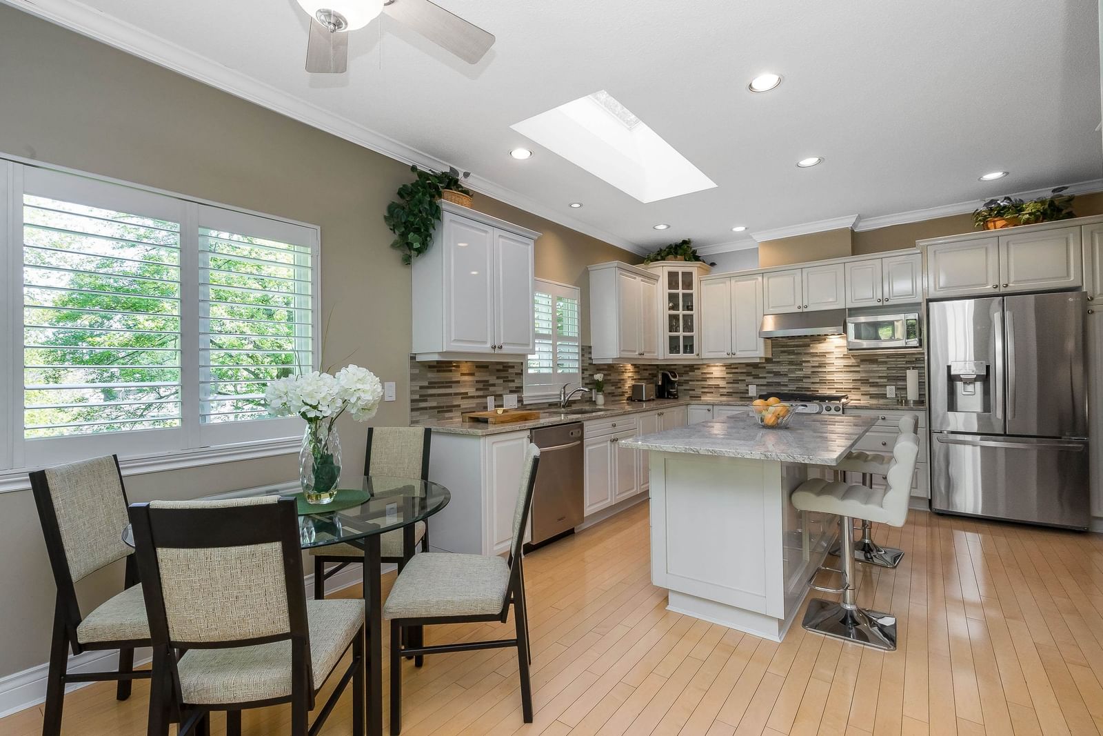 Listing Image 11