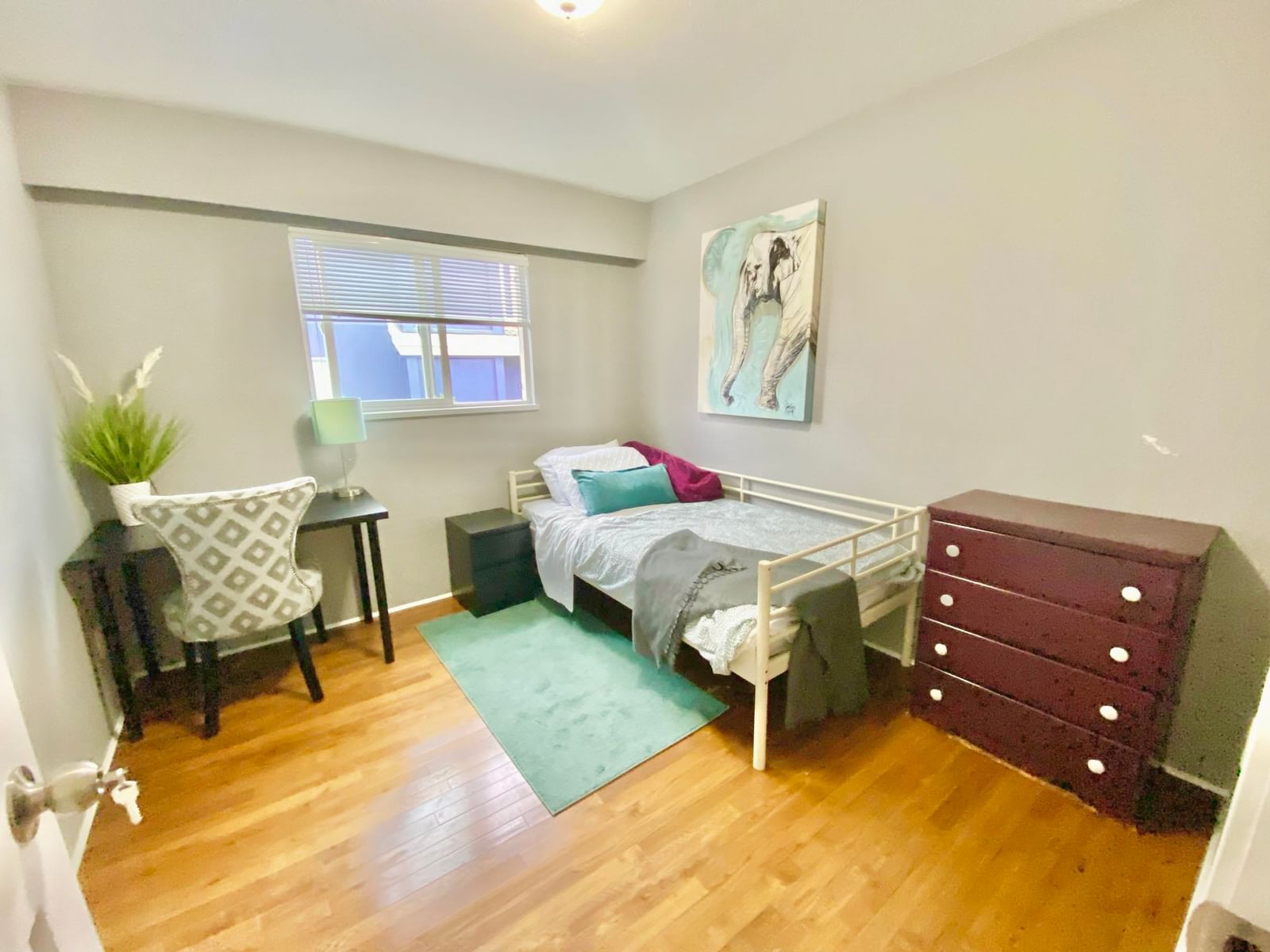 Listing Image 12