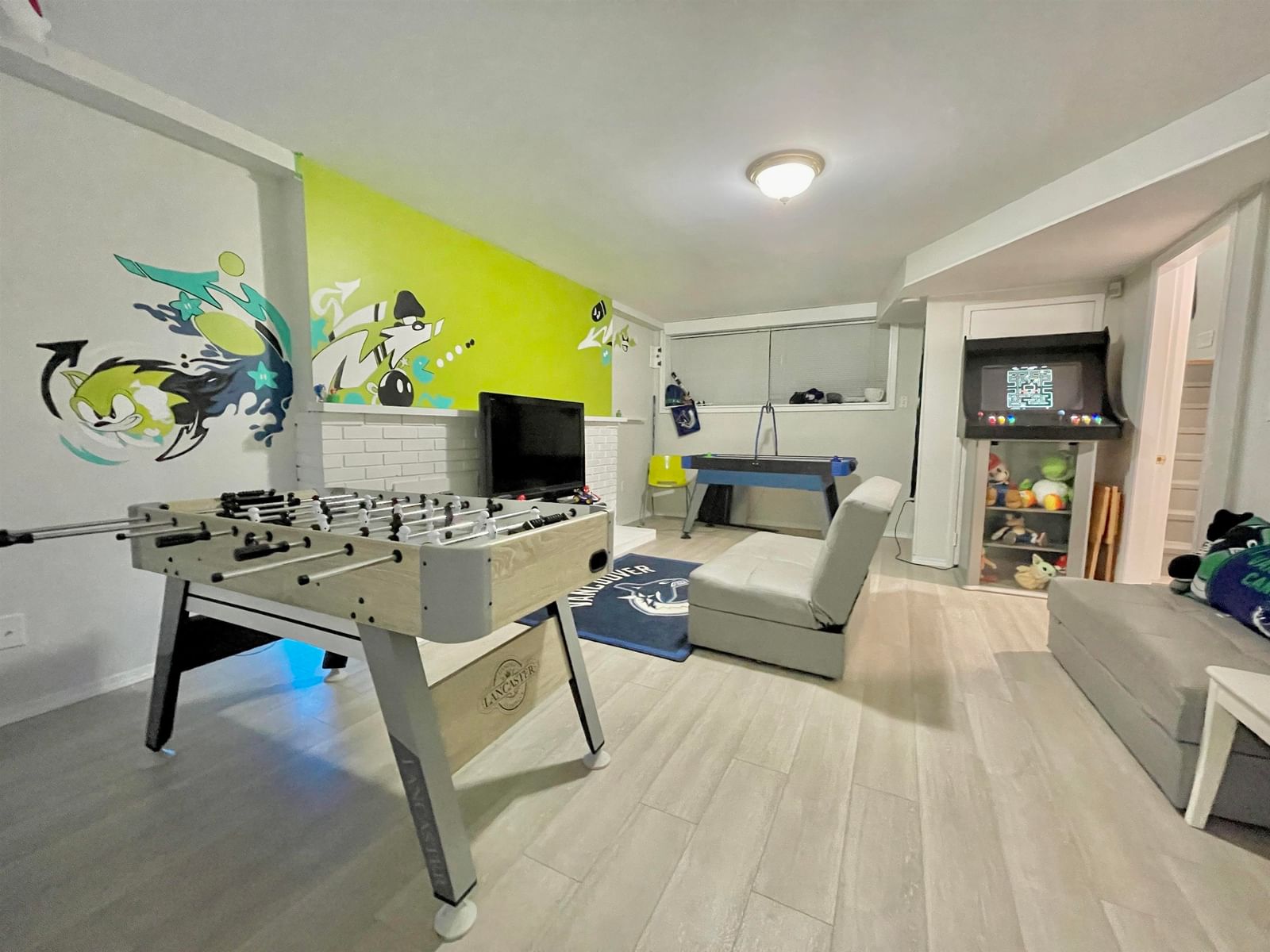 Listing Image 8