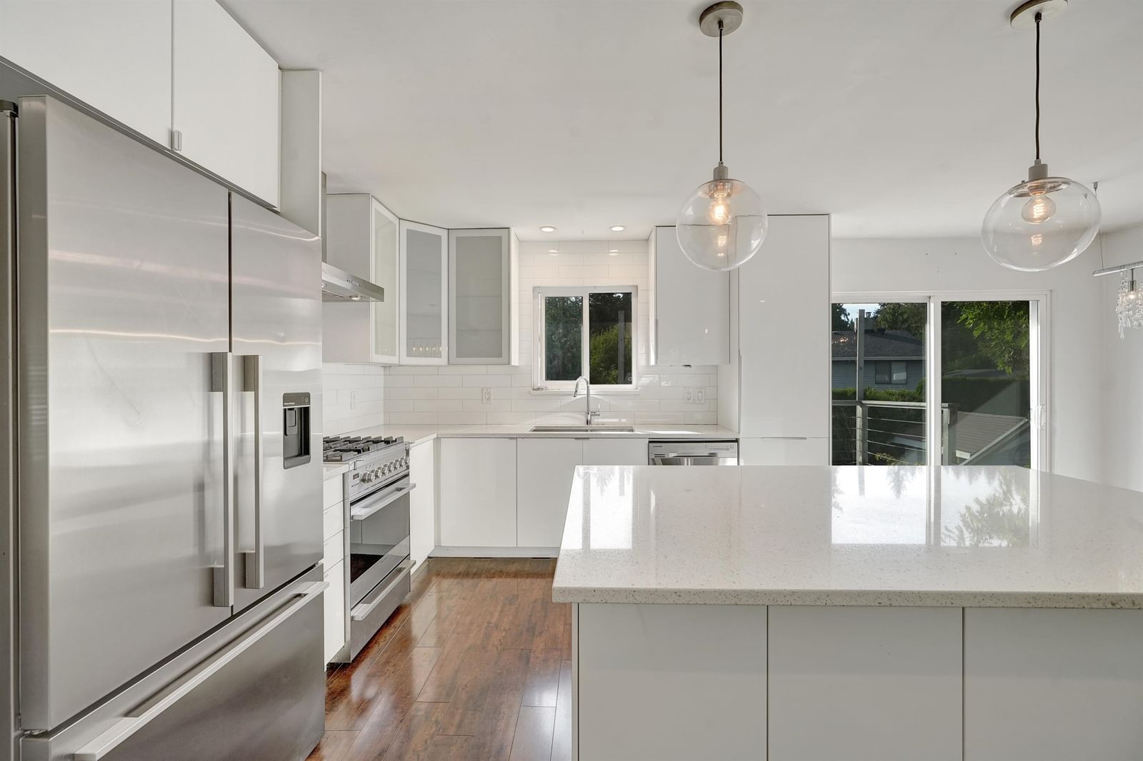 Listing Image 12